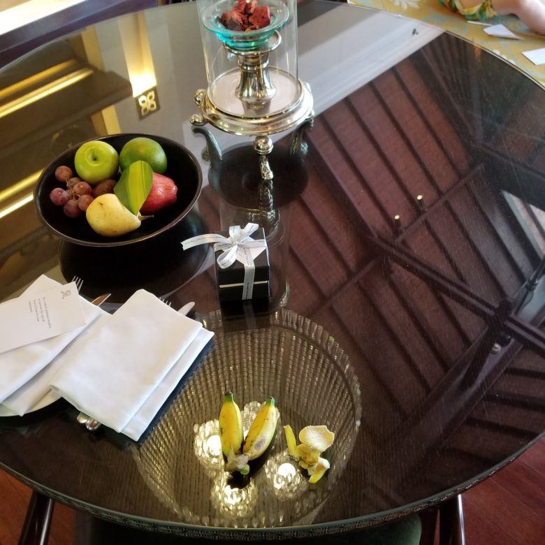 セントレジスバリ バリ島 最高級ホテル SPGアメックス ポイント 無料宿泊 マリオット ラグーンヴィラ ウェルカムフルーツ ウェルカムギフト