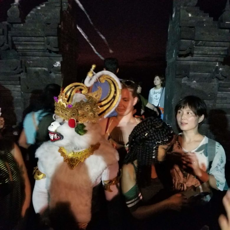 バリ津　ウルワツ寺院　ケチャックダンス　ハヌマーン　写真撮影