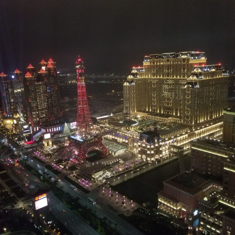 コンラッドマカオのキングデラックススイートからのParisian方面の夜景