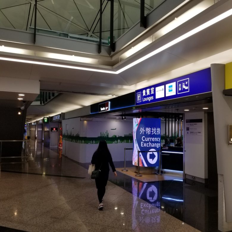 香港国際空港のセンチュリオンラウンジへの看板