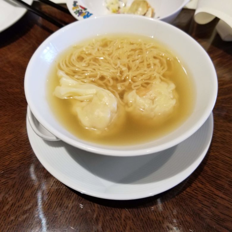 コンラッドマカオのクラブラウンジの朝食のワンタンメン