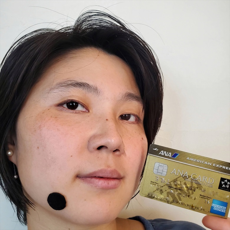 ANAアメックスゴールドを持って電脳雑技集団副社長のマネをするりっちゃん