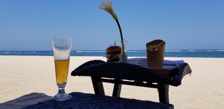 ヌサドゥア ビーチ ハンバーガー ビンタン ビール セントレジスバリ