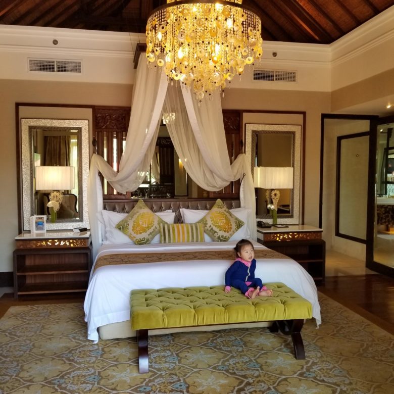 セントレジスバリ バリ島 最高級ホテル SPGアメックス ポイント 無料宿泊 マリオット ラグーンヴィラ ベッドルーム