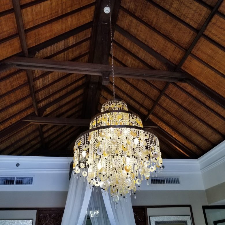 セントレジスバリ バリ島 最高級ホテル SPGアメックス ポイント 無料宿泊 マリオット ラグーンヴィラ ベッドルーム シャンデリア