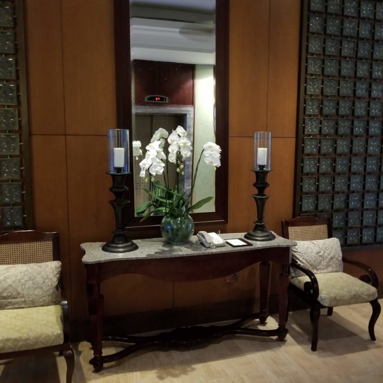 セントレジスバリ バリ島 最高級ホテル 胡蝶蘭