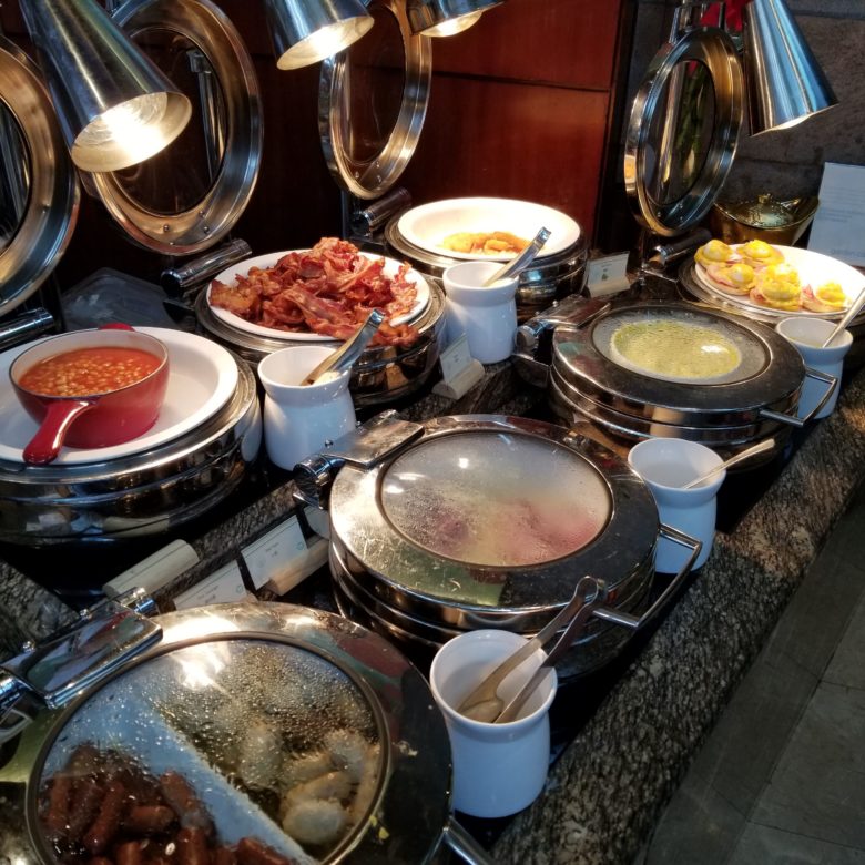 コンラッド香港の朝食の洋食系ホットミール