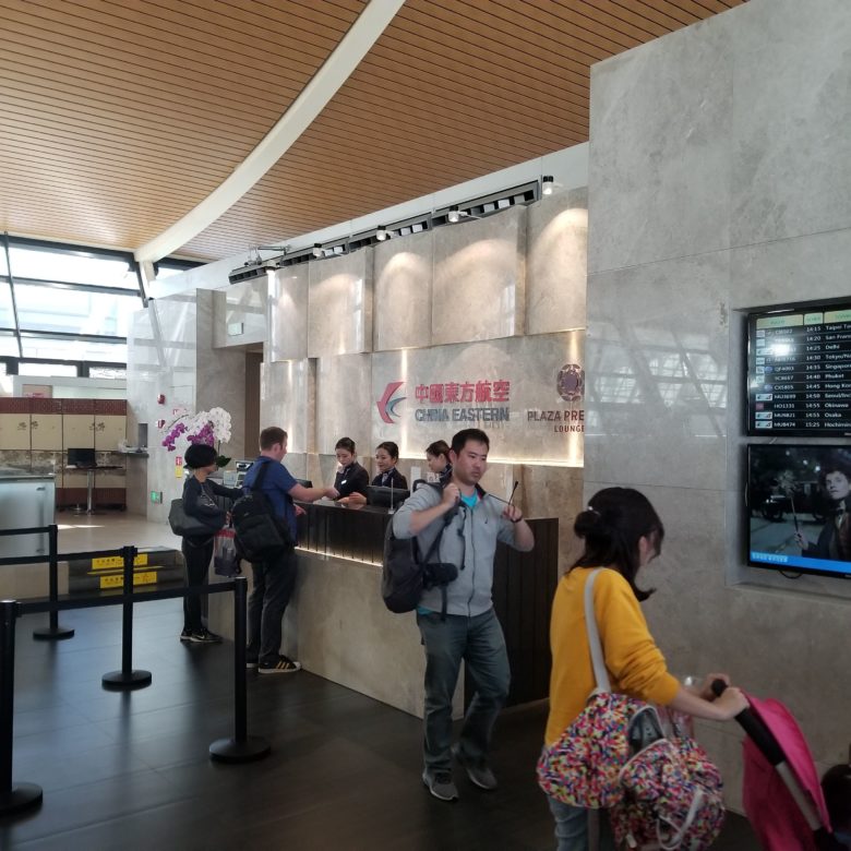 上海空港のプラザプレミアムラウンジ入り口