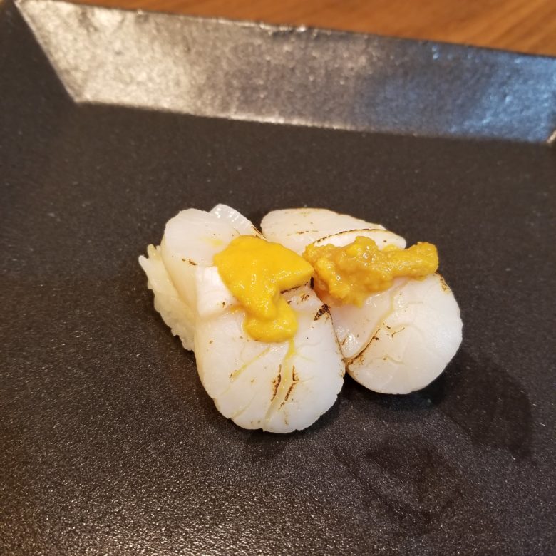りっちゃんの準備してくれた高級寿司ホタテ創作寿司