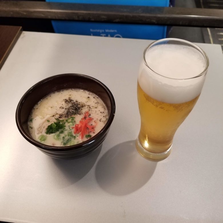 ANAラウンジ　豚骨ラーメン　ビール