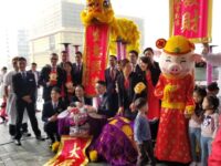 リッツカールトン香港の春節イベントのホテル関係者の集合写真
