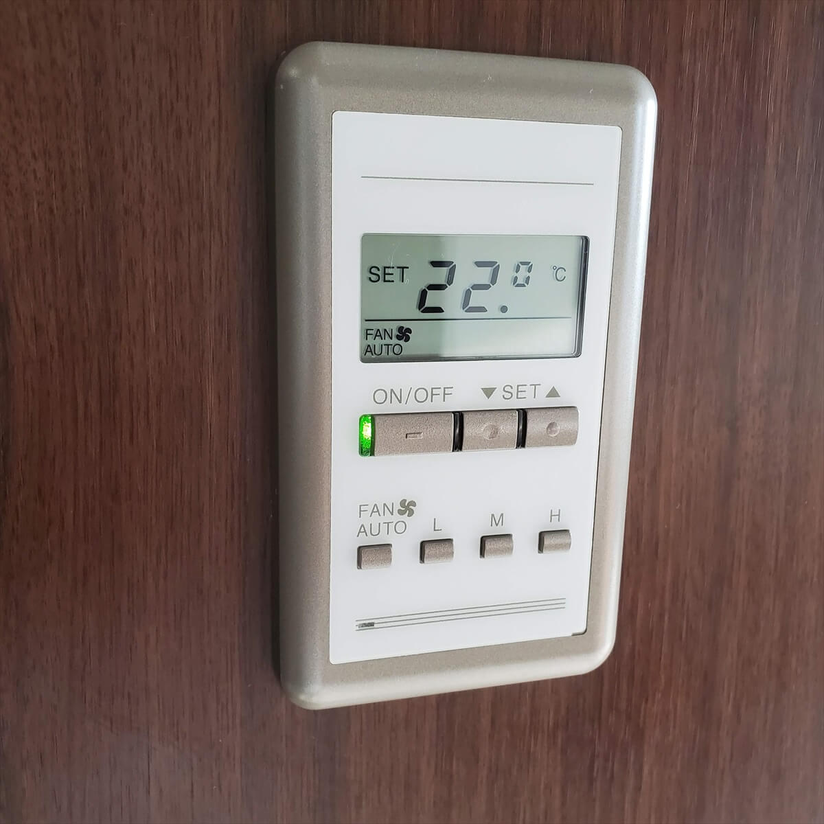 ウェスティンホテル仙台のデラックスルームの空調コントローラー