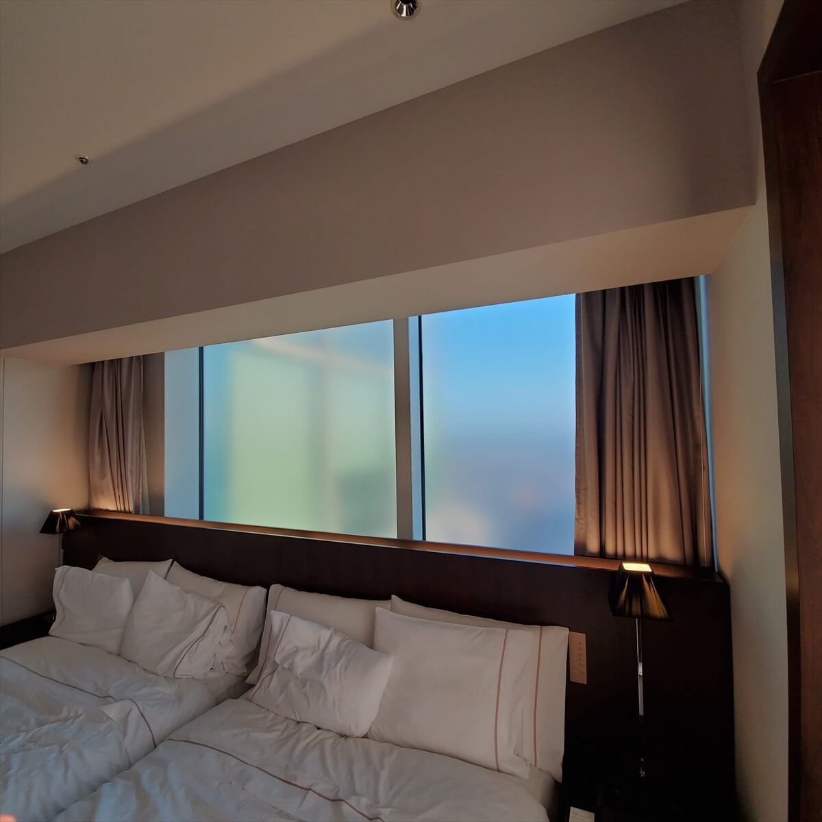 ウェスティンホテル仙台のデラックスルームのすりガラスの窓