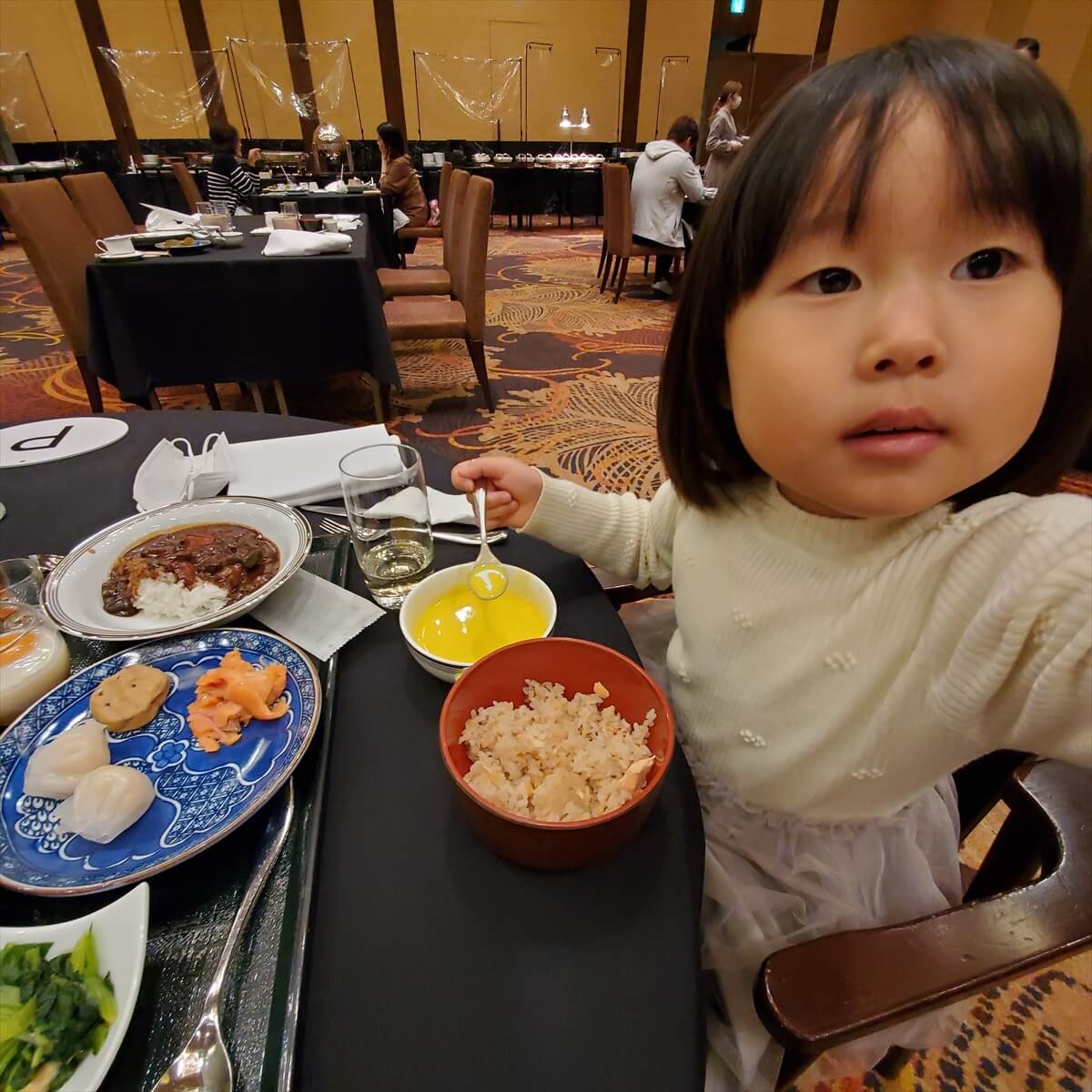 ウェスティンホテル仙台の朝食ビュッフェの食事風景