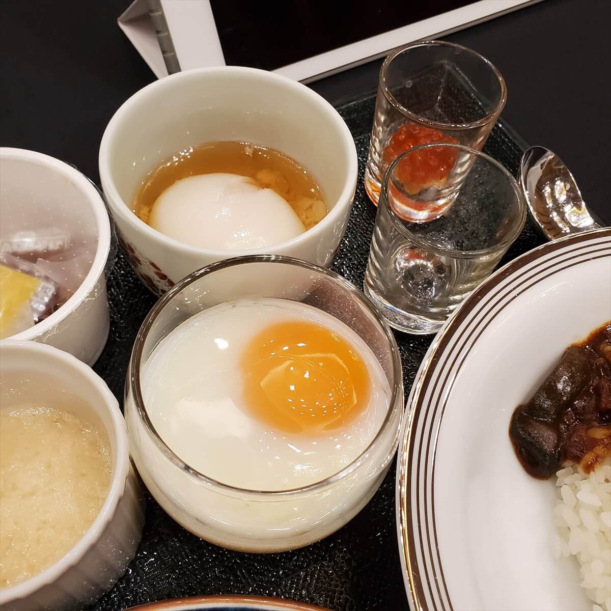 ウェスティンホテル仙台の朝食ビュッフェのエッグスラットと温泉たまご