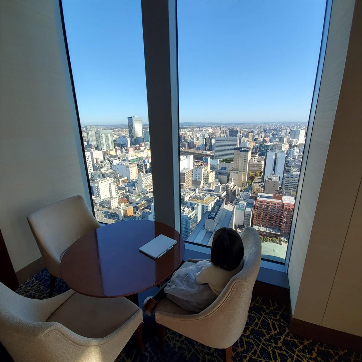ウェスティンホテル仙台のロビーラウンジ「ホライゾン」の景色の良い窓際の席