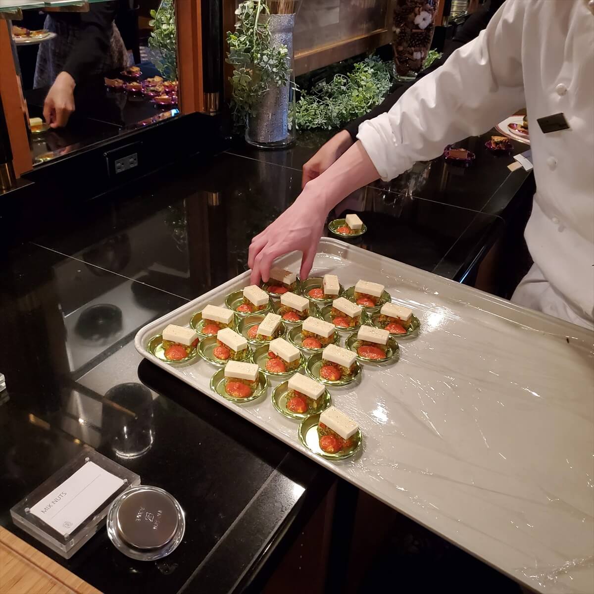 ウェスティンホテル東京のクラブラウンジ「ウェスティンクラブ」のカクテルタイムの小皿料理