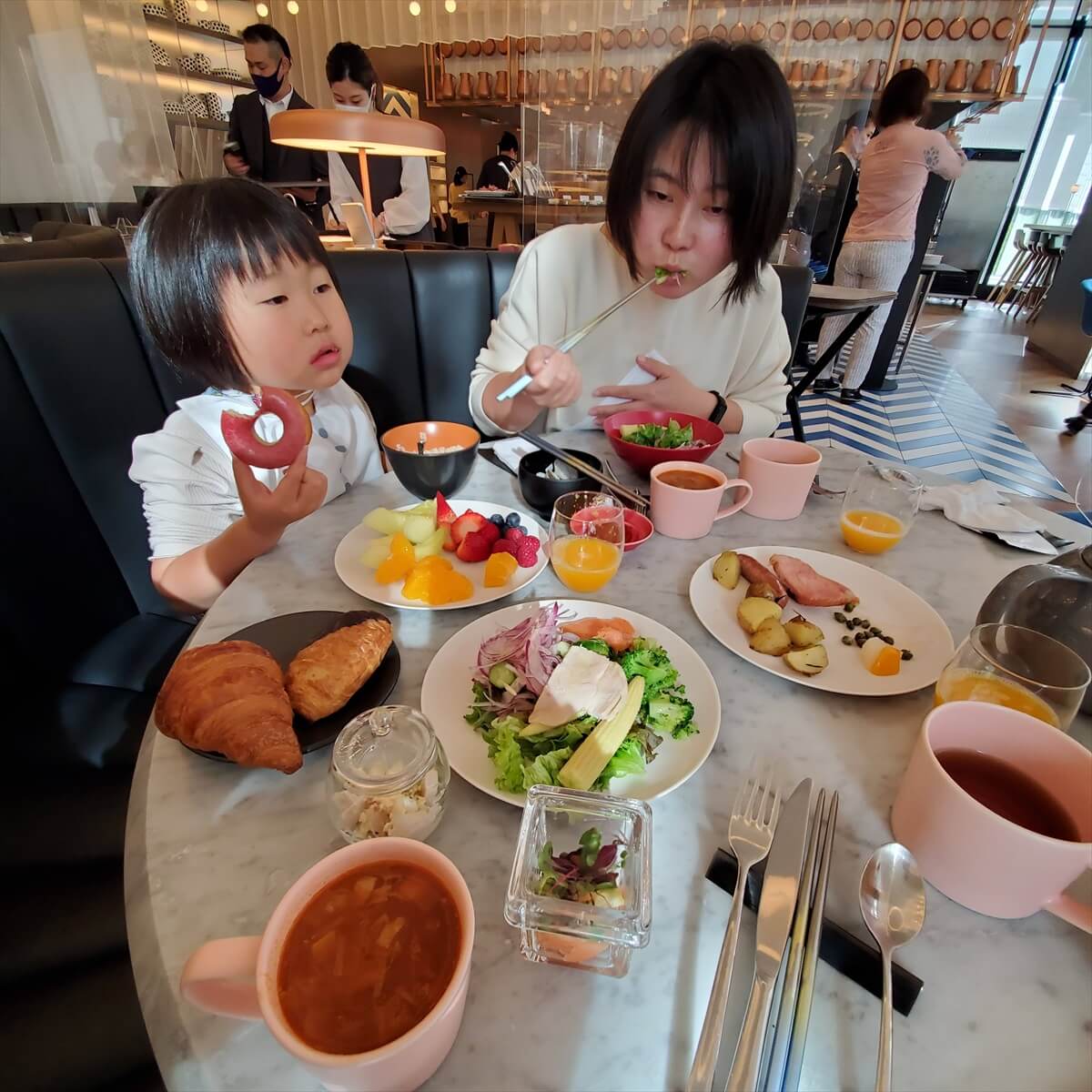 W大阪のレストラン「Oh.lala...」の朝食の様子
